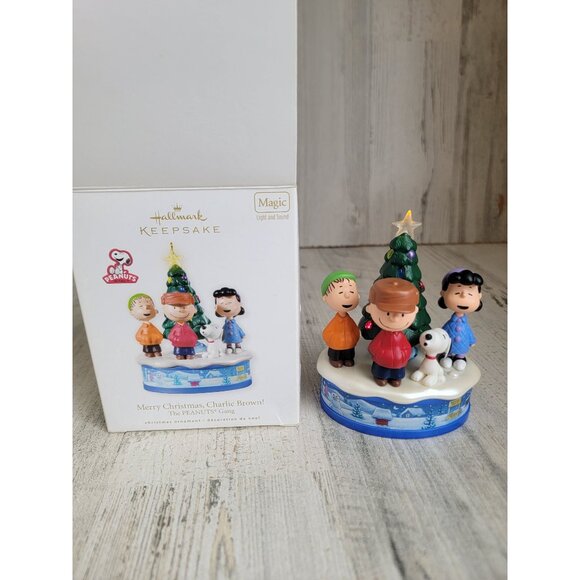 Hallmark Merry Christmas, Charlie Brown! Gang ornament Xmas Snoopy magic - Picture 1 of 5